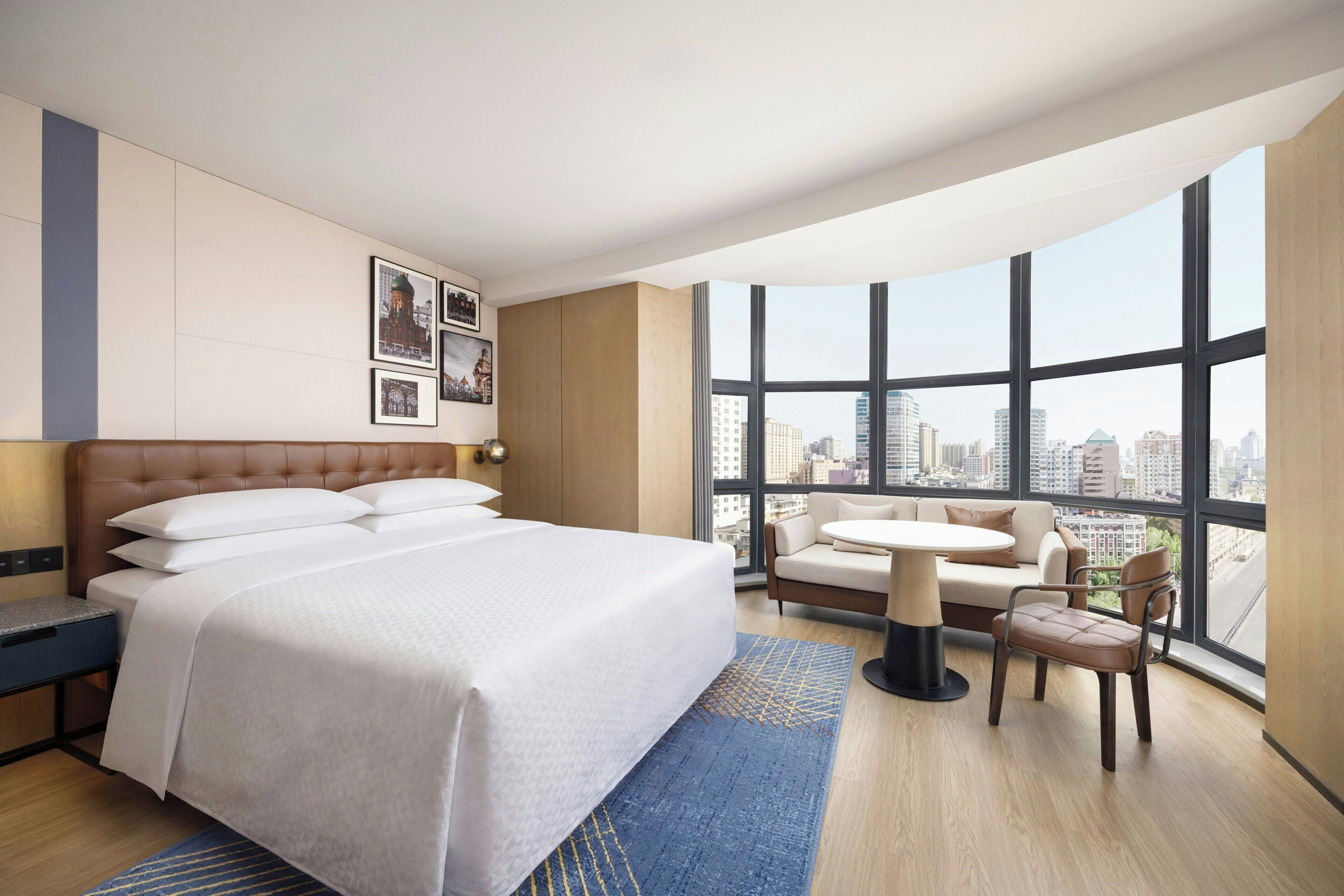 Comfort Room, 1 King Bed, City View