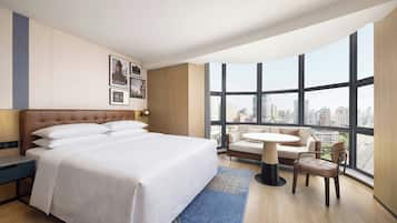 Comfort Room, 1 King Bed, City View
