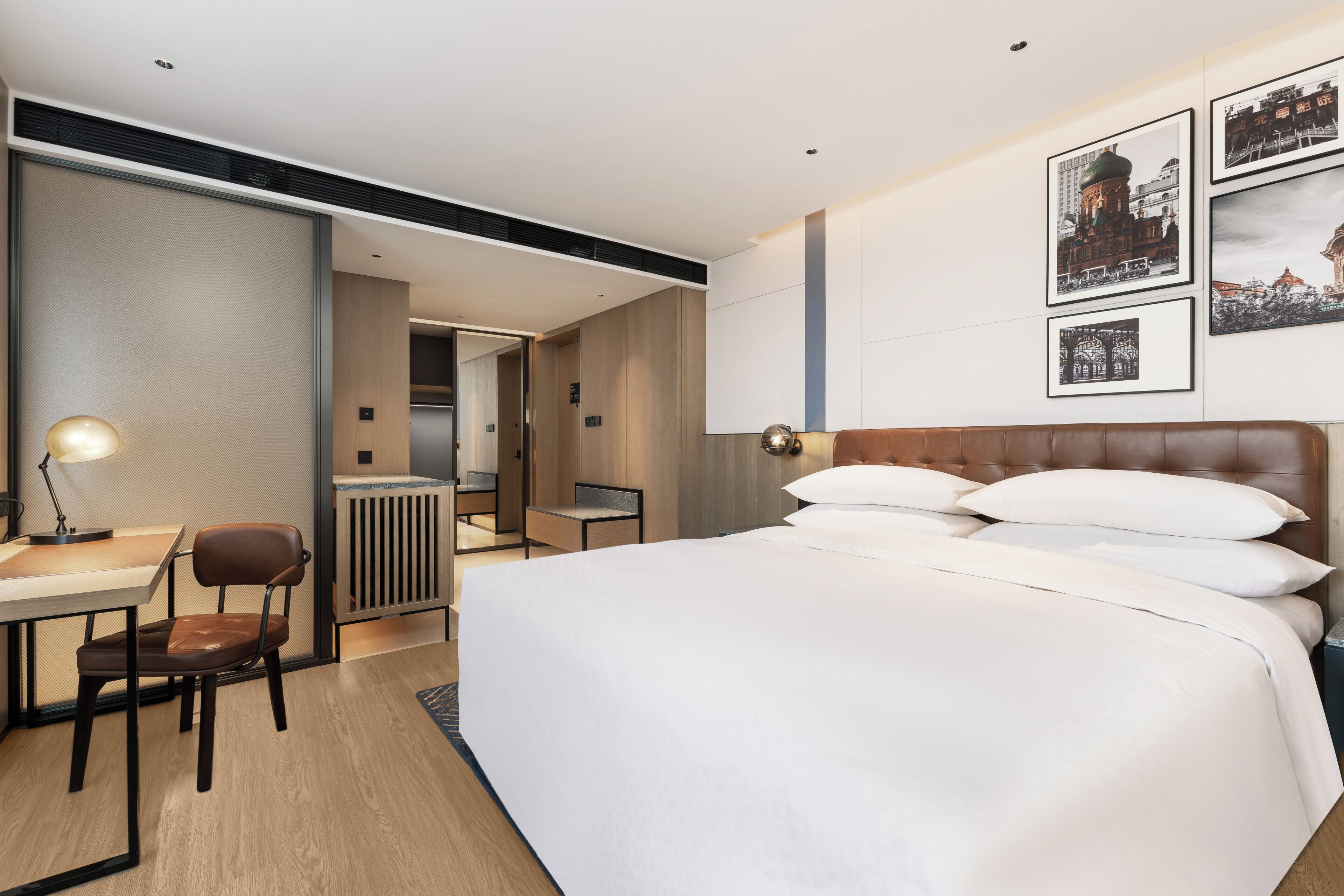 Premier Room, 1 King Bed, City View