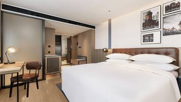 Premier Room, 1 King Bed, City View