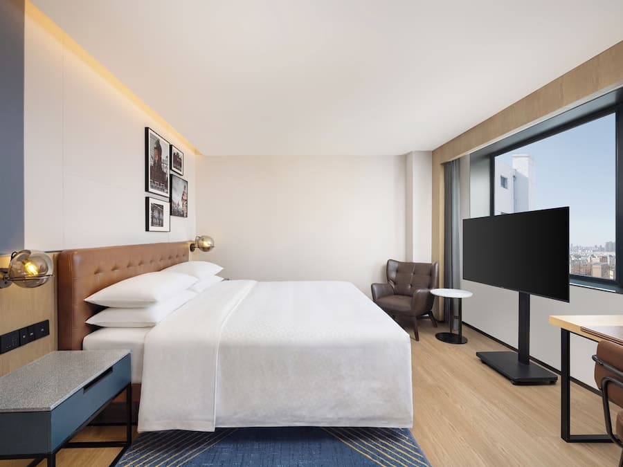 Premier Room, 1 King Bed, City View
