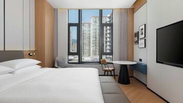Premium Suite, 1 King Bed, City View