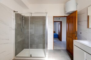 Douche, bidet