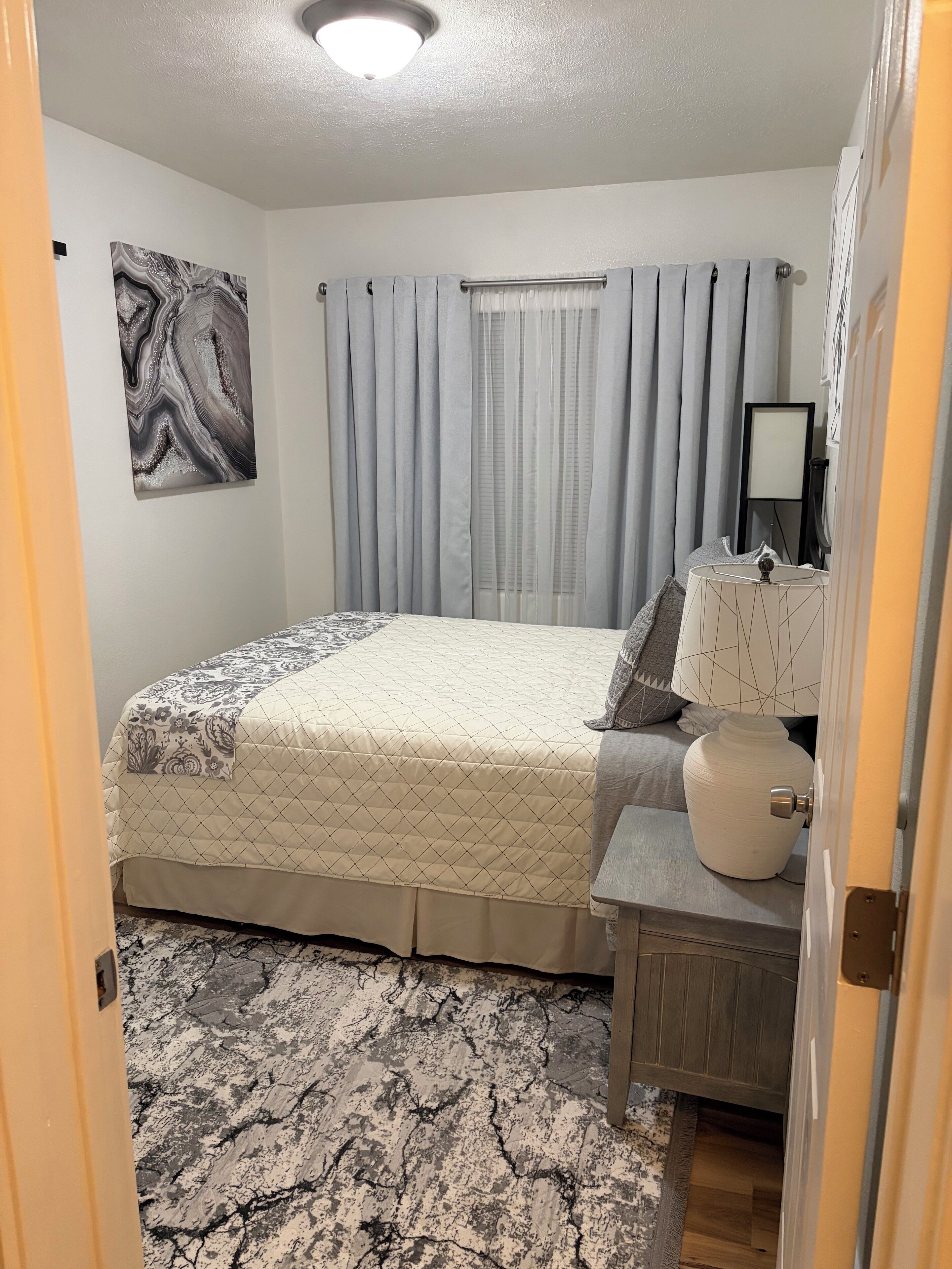 3 bedrooms, desk, iron/ironing board, free WiFi