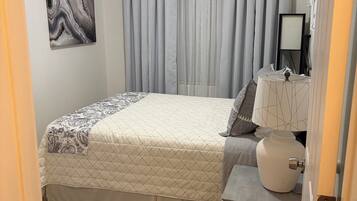 3 bedrooms, desk, iron/ironing board, free WiFi