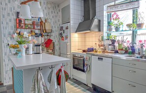 Fridge, microwave, oven, stovetop - Awesome home in Dalby with sauna (Dalby)