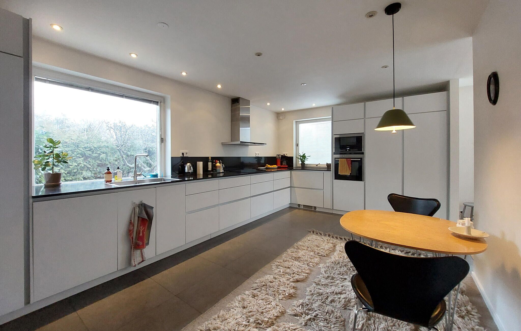 Kylskåp, ugn, spishäll och diskmaskin