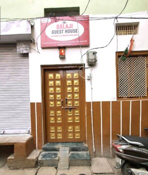 Exterior - Balaji Guest House (Varanasi)