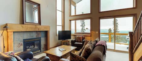 TV, fireplace