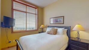 2 bedrooms, iron/ironing board, Internet - Okanagan - Aspens 4202 (Big White Mountain)