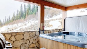 Outdoor spa tub - Okanagan - Aspens 4307 (Big White Mountain)