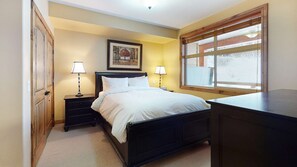 2 bedrooms, iron/ironing board, Internet - Okanagan - Aspens 4406 (Big White Mountain)