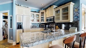 Fridge, microwave, oven, stovetop - Okanagan - Aspens 4607 (Big White Mountain)