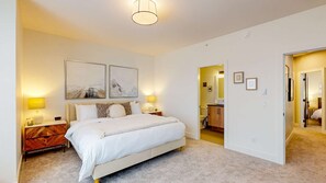 4 bedrooms, iron/ironing board, Internet - Okanagan - Bear Cave - Grizzly Ridge 260A (Big White Mountain)