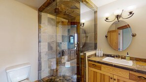 Hair dryer - Okanagan - Glacier Lodge 103 (Beaverdell)