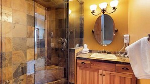 Hair dryer - Okanagan - Glacier Lodge 106 (Beaverdell)