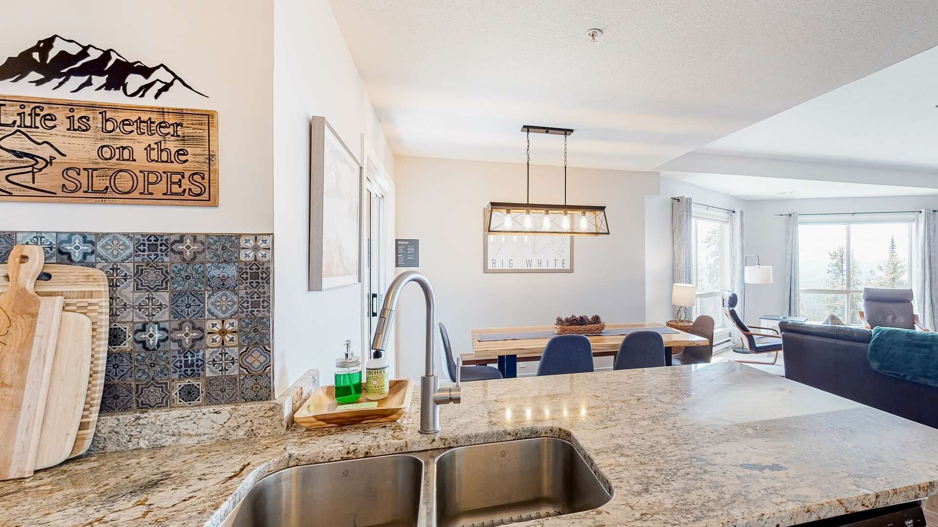 Okanagan - Hilltop Hideaway Condo - Legacy 401a - Big White Ski Resort, BC