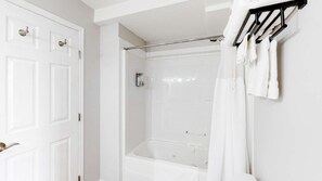 Hair dryer - Okanagan - Hilltop Hideaway Suite - Legacy 401B (Beaverdell)
