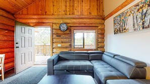 Living area - Okanagan - Lac Le Jeune at Cabin 4 (Kamloops)