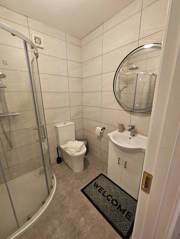 Shower, towels