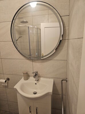 Shower, towels
