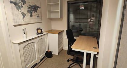 Modern One-Bed Studio in Tulla