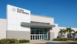 Exterior - Casa María 2BR Apt with terrace (Toa Baja)