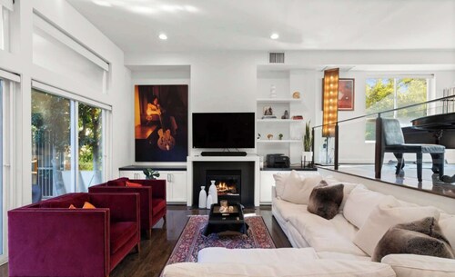 Prime West Hollywood Rooftop Oasis with Rooftop Deck