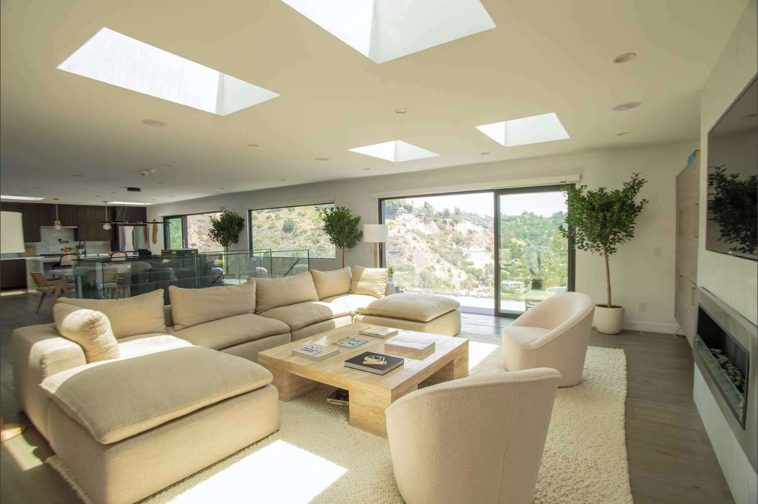 Fernseher, Kamin, Arbeitsbereiche