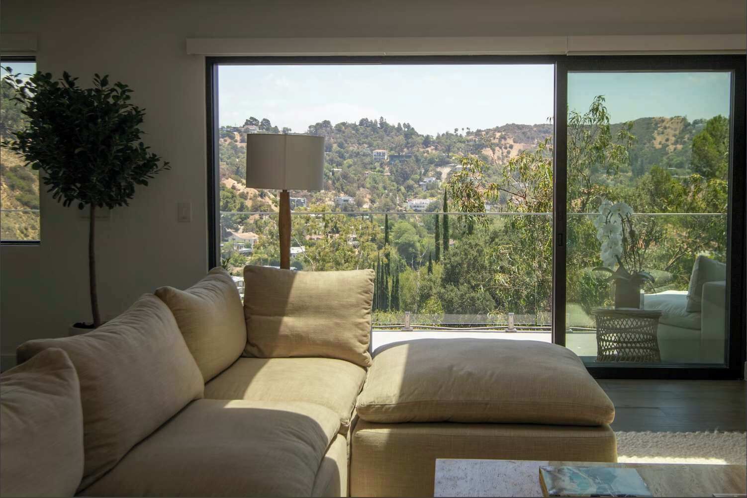 TV, peis og kontorer