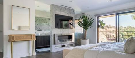 3 bedrooms, desk, iron/ironing board, WiFi