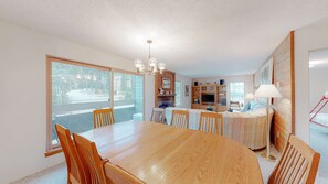 Dining - Okanagan - Ptarmigan Inn 302 - Powder Family (Beaverdell)