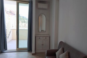 Living area - Apartment with sea view and terrace (Castelsardo)