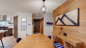 Dining - Okanagan - Moguls 814 (Beaverdell)