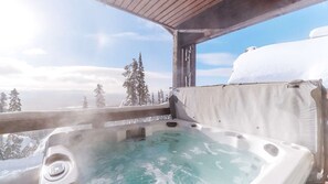 Outdoor spa tub - Okanagan - Powder View 5 (Beaverdell)
