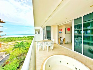 Outdoor dining - Cartagena Cielo Mar Apartment Steps from the Beach (La Boquilla)