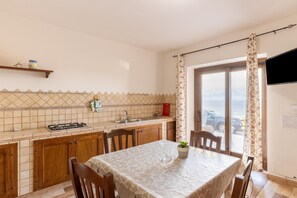 Dining - Apartment with veranda and private parking (Castelsardo)