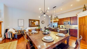 Dining - Okanagan - Snowfall Lodge 7 (Beaverdell)