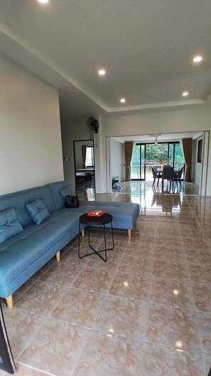 TV - Janjira sea view pool villa (Nong Thale)