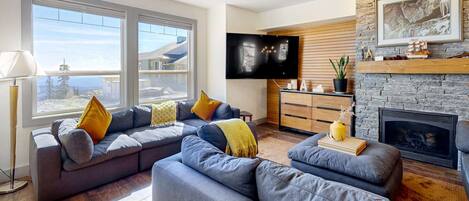 TV, fireplace
