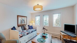 Living area - Okanagan - SnowCrest Village, Suite 5B (Beaverdell)