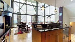 Fridge, microwave, oven, stovetop - Okanagan - The Edge at Big White 21 (Beaverdell)