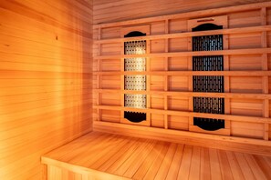 Sauna - Private Sauna at Wellness Lodge in Drenthe (Dalerveen)