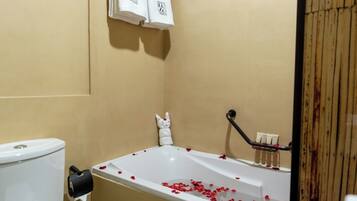 Hair dryer, bidet, towels, toilet paper