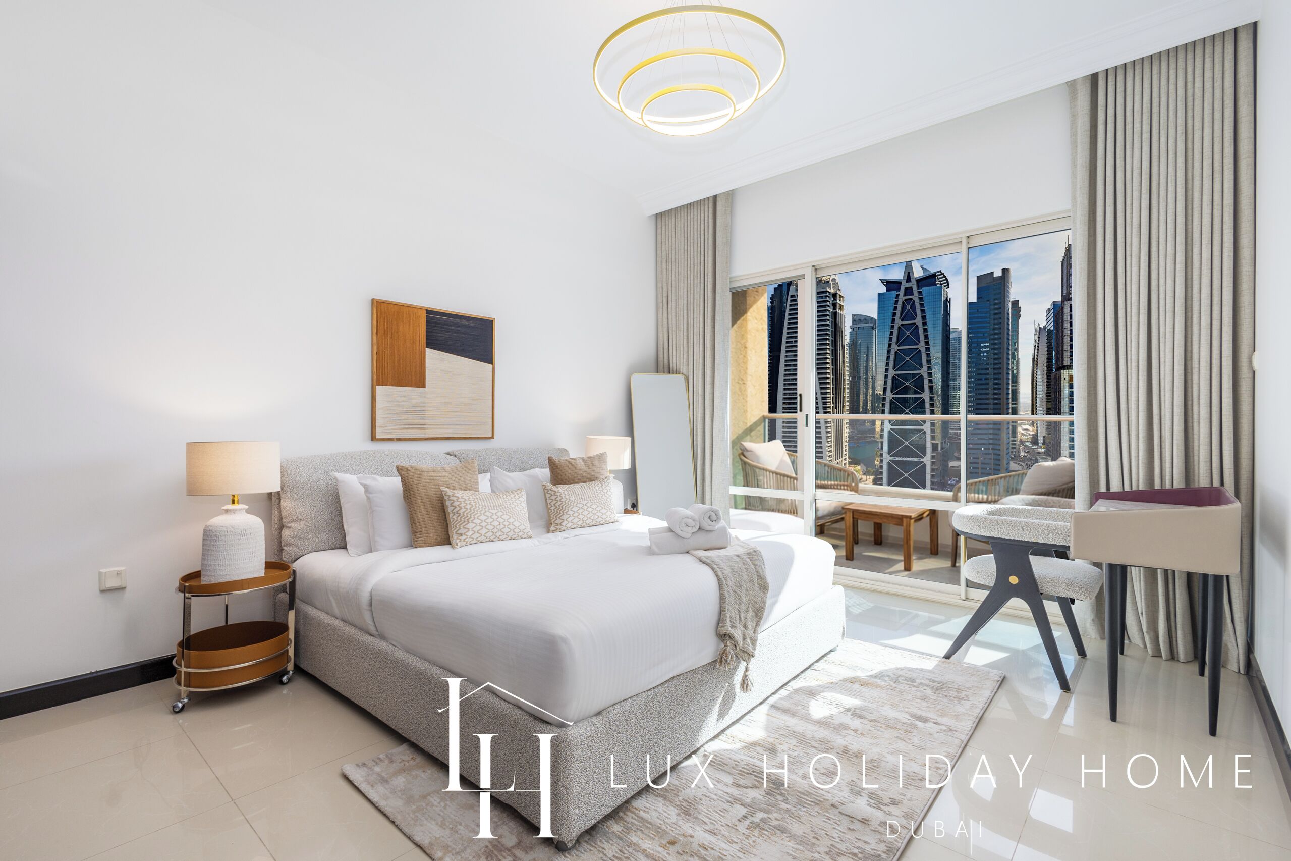 Leilighet, balkong, byutsikt | Blendingsgardiner, strykejern/-brett og wi-fi (inkludert)