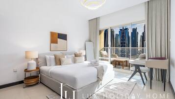 Leilighet, balkong, byutsikt | Blendingsgardiner, strykejern/-brett og wi-fi (inkludert)