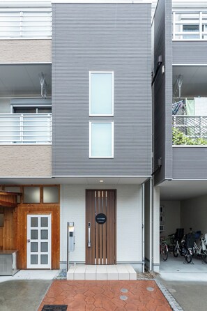 Exterior detail - XO Tengachaya Higashi (Osaka)
