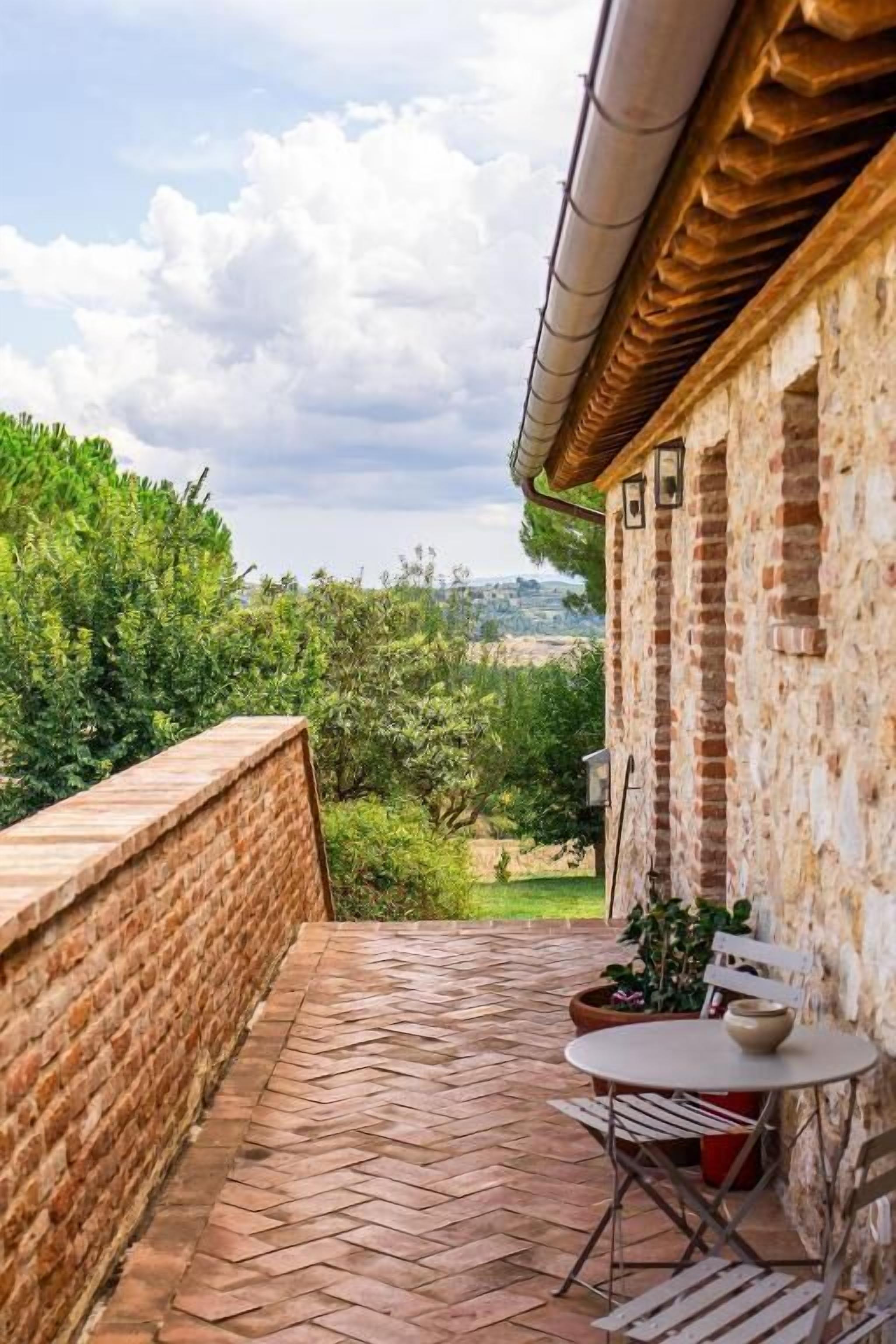 Tweepersoonskamer, uitzicht op heuvels | Terras