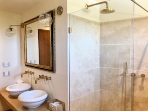Quadruple Room, Hill View | Bathroom - Agriturismo SOLE (Trequanda)