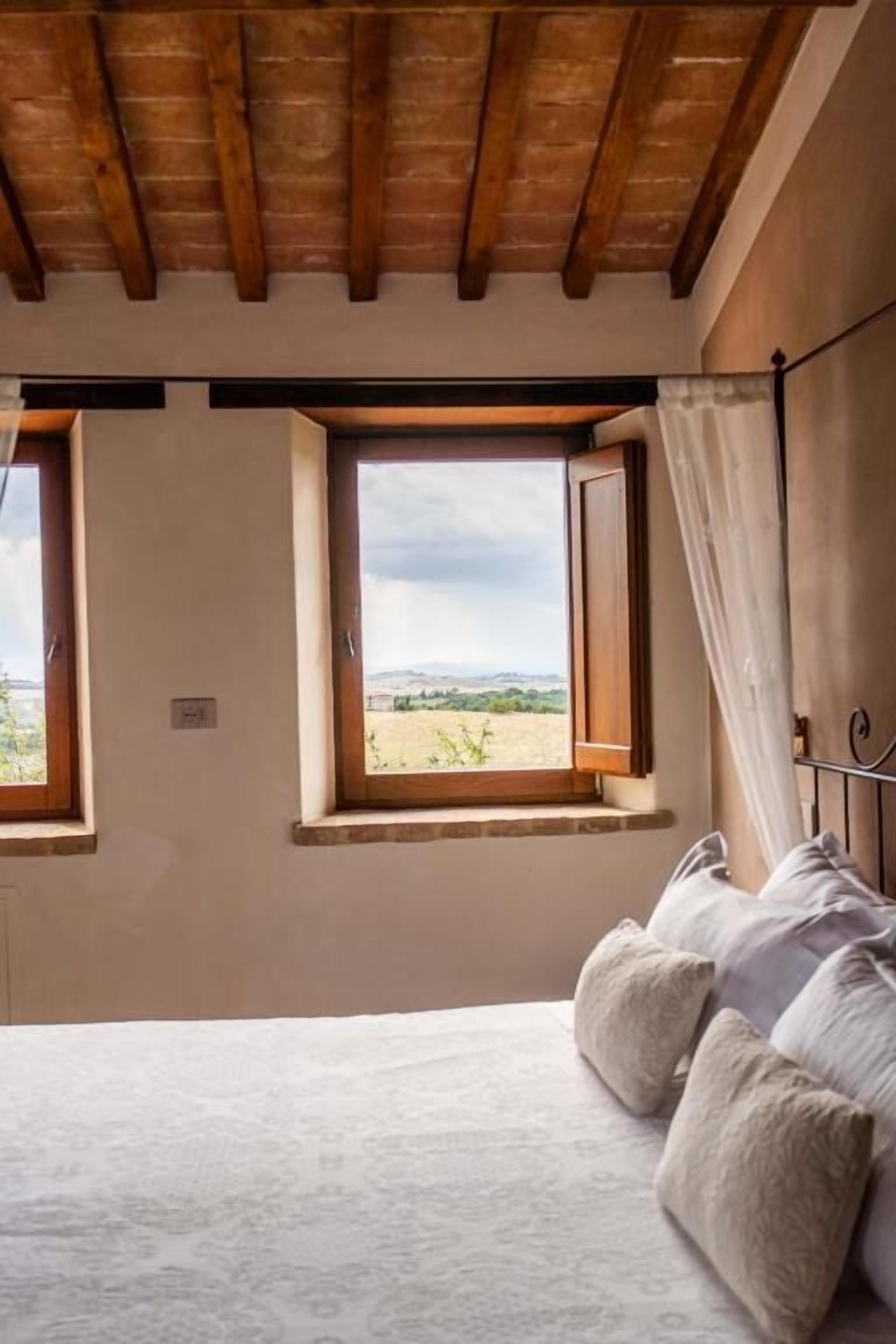 Double Room, Hill View | Premium bedding, down duvets, soundproofing, iron/ironing board